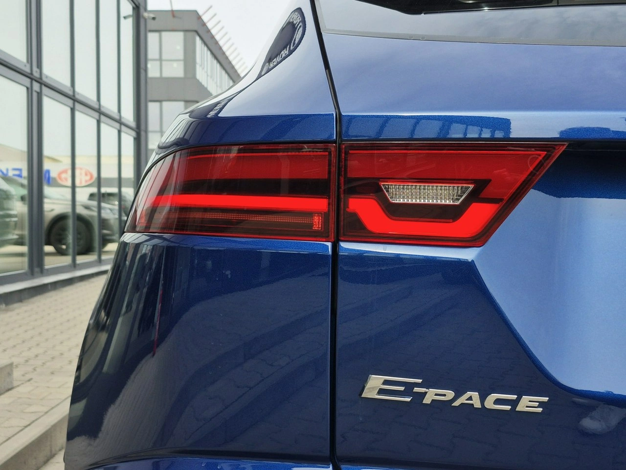 Jaguar E-Pace - Zdjęcie 12