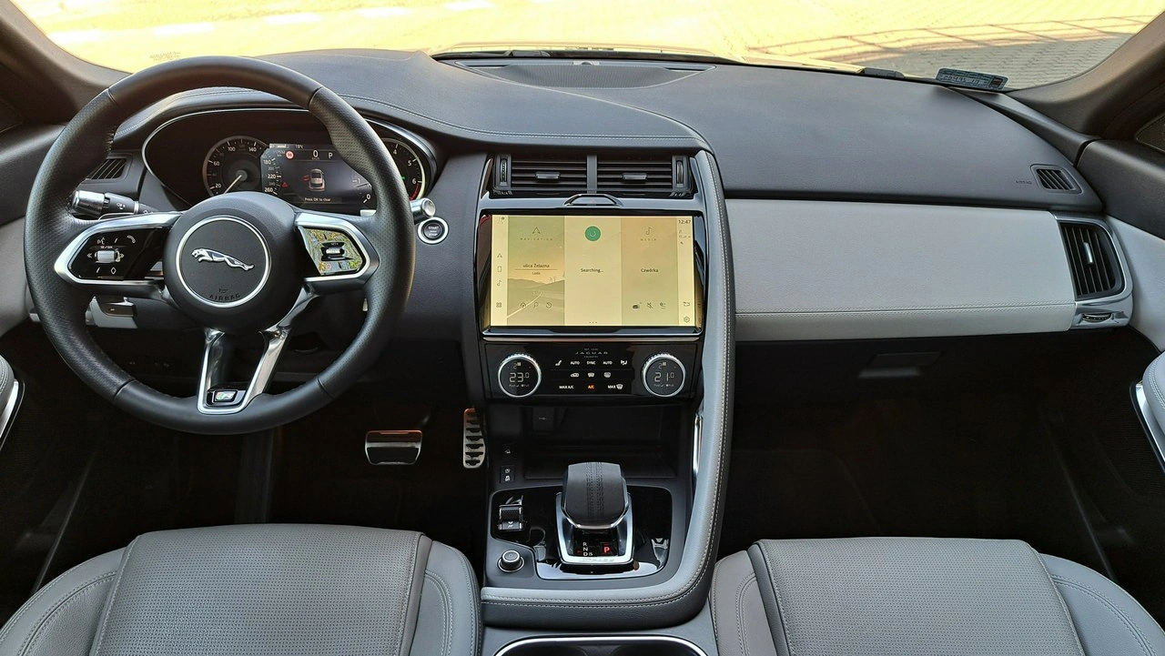 Jaguar E-Pace - Zdjęcie 15