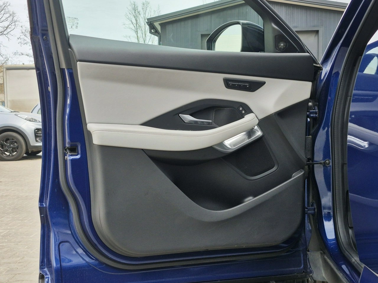 Jaguar E-Pace - Zdjęcie 15