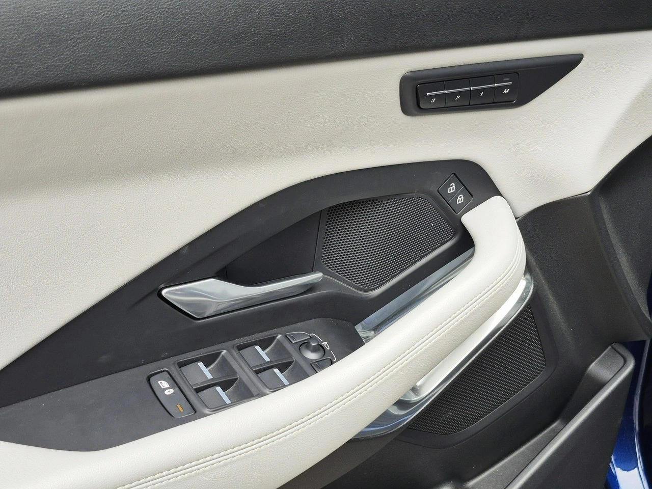 Jaguar E-Pace - Zdjęcie 16