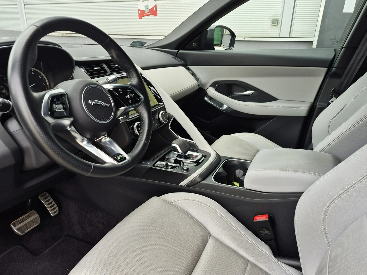 Jaguar E-Pace - Zdjęcie 17