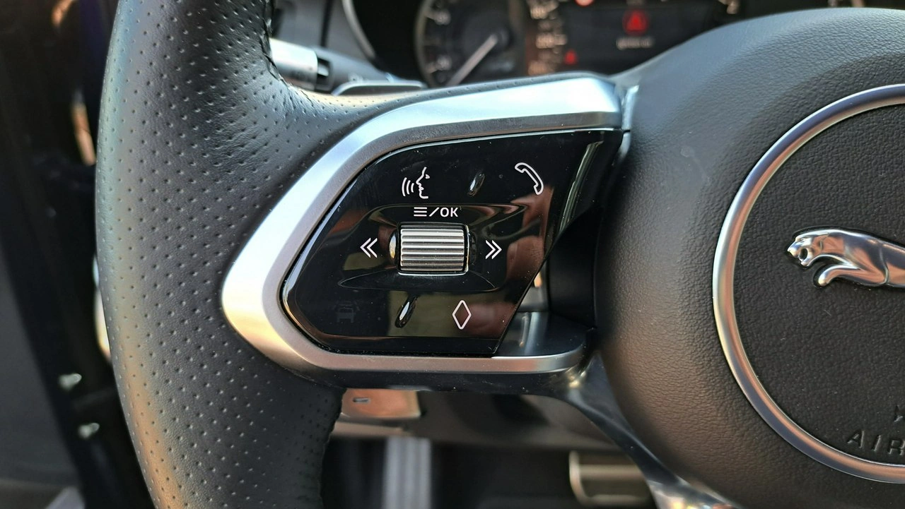 Jaguar E-Pace - Zdjęcie 19