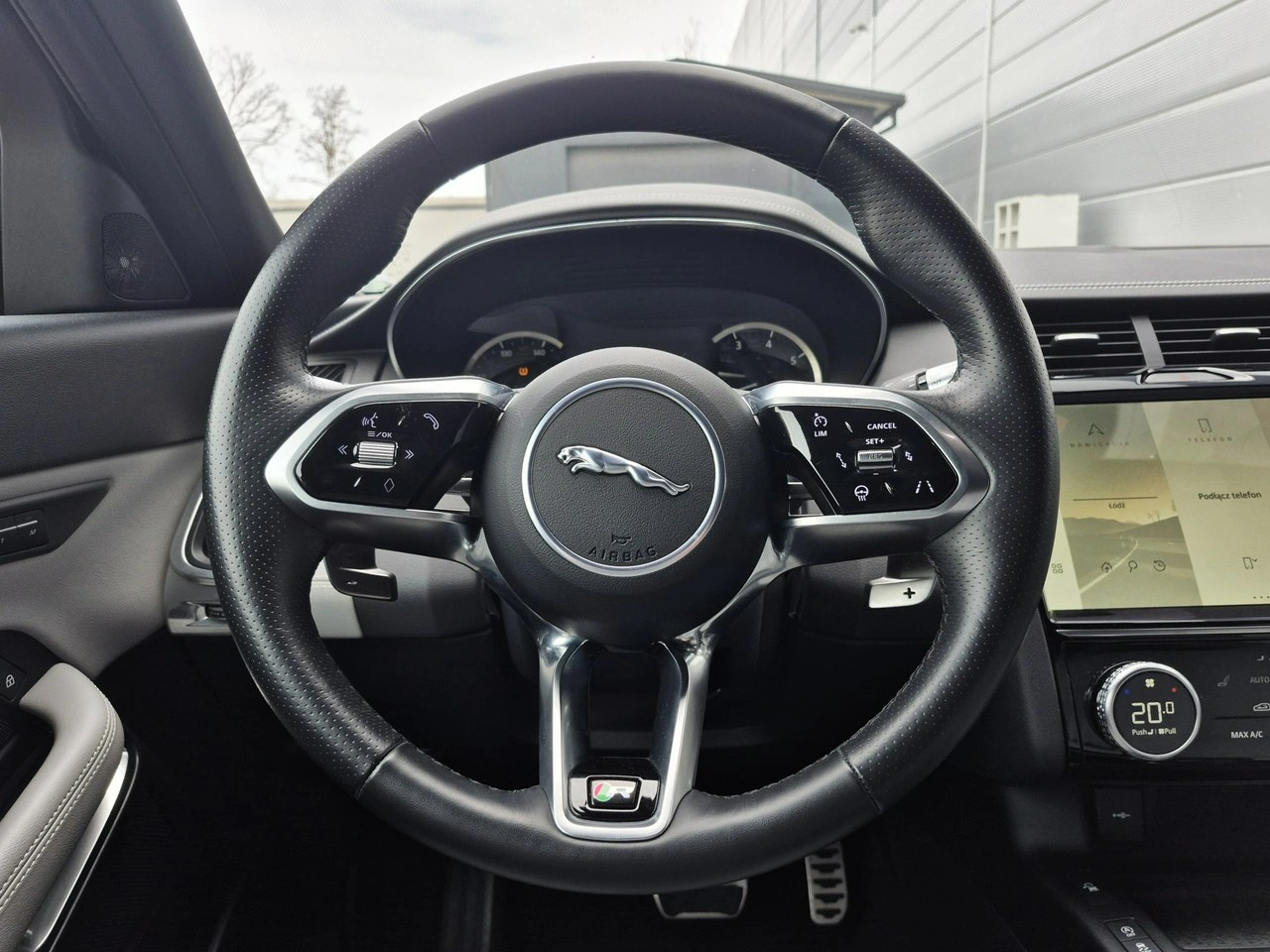 Jaguar E-Pace - Zdjęcie 24