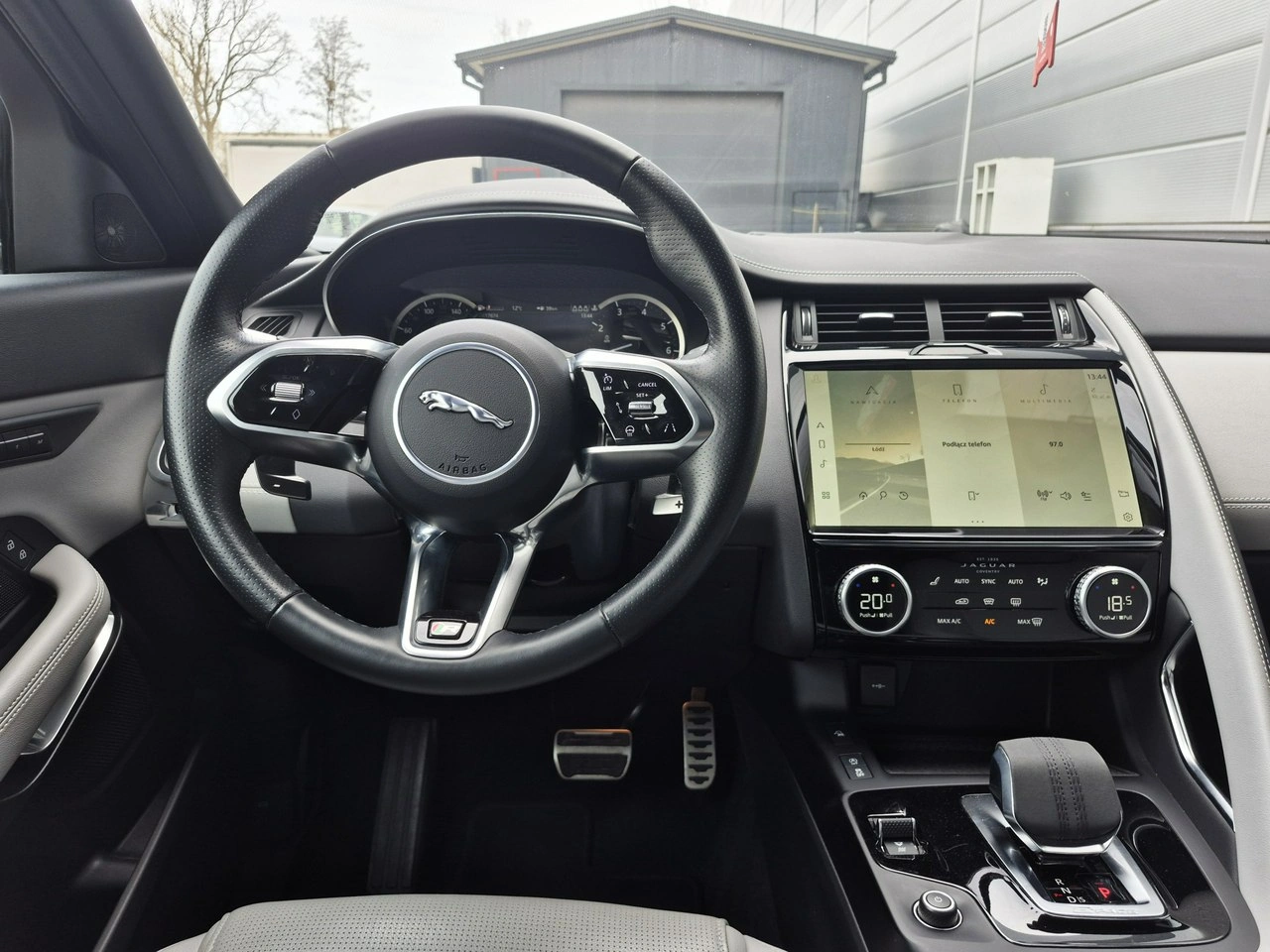 Jaguar E-Pace - Zdjęcie 25