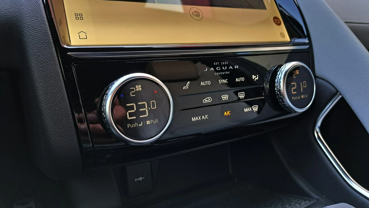 Jaguar E-Pace - Zdjęcie 26