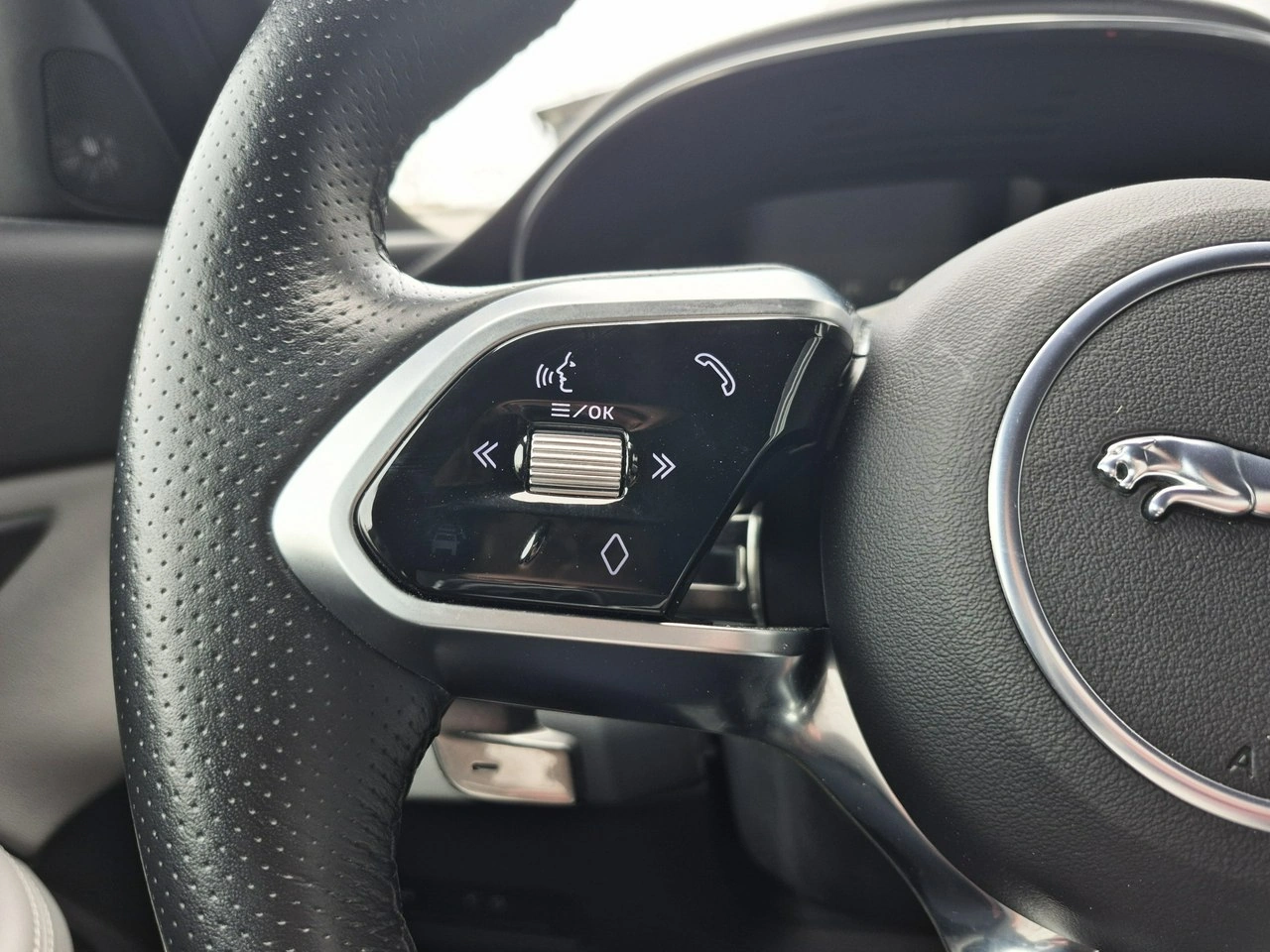Jaguar E-Pace - Zdjęcie 27