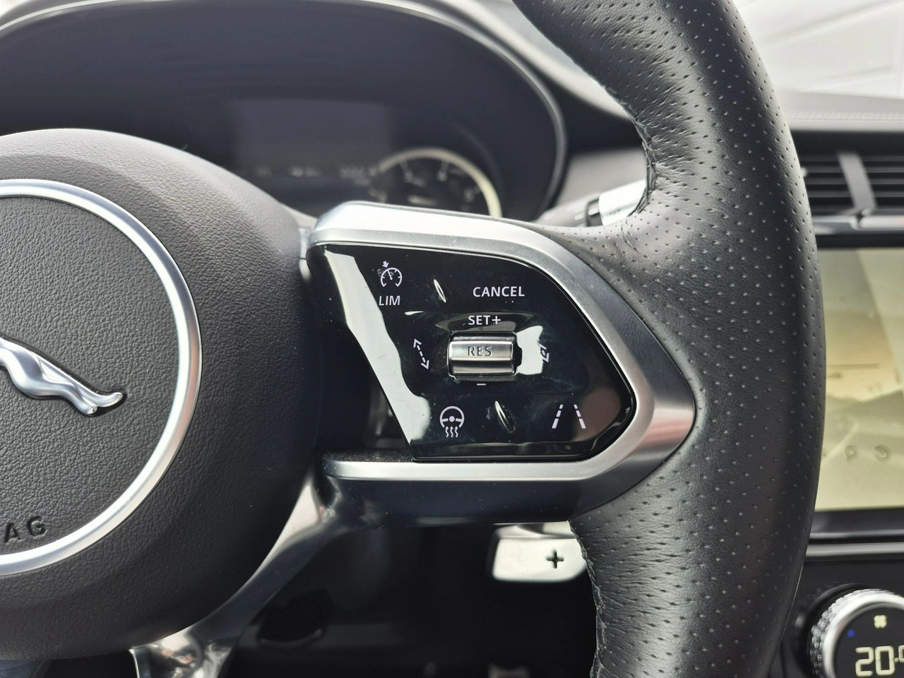 Jaguar E-Pace - Zdjęcie 28