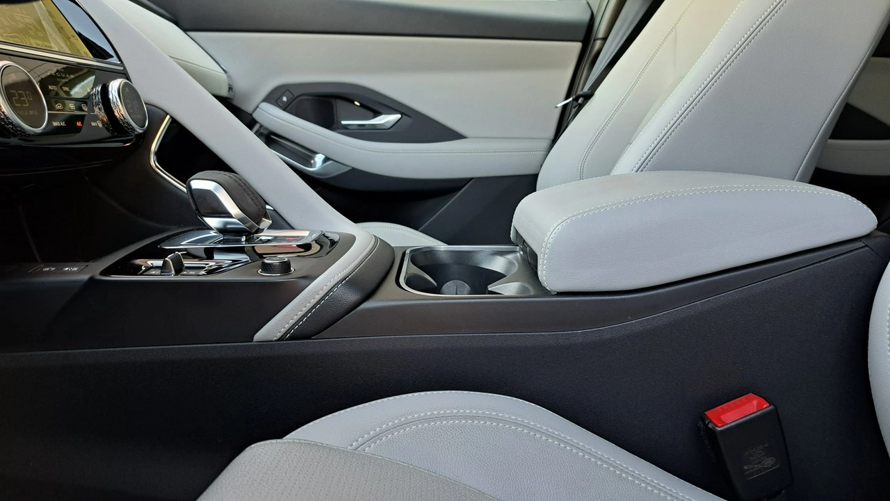 Jaguar E-Pace - Zdjęcie 29