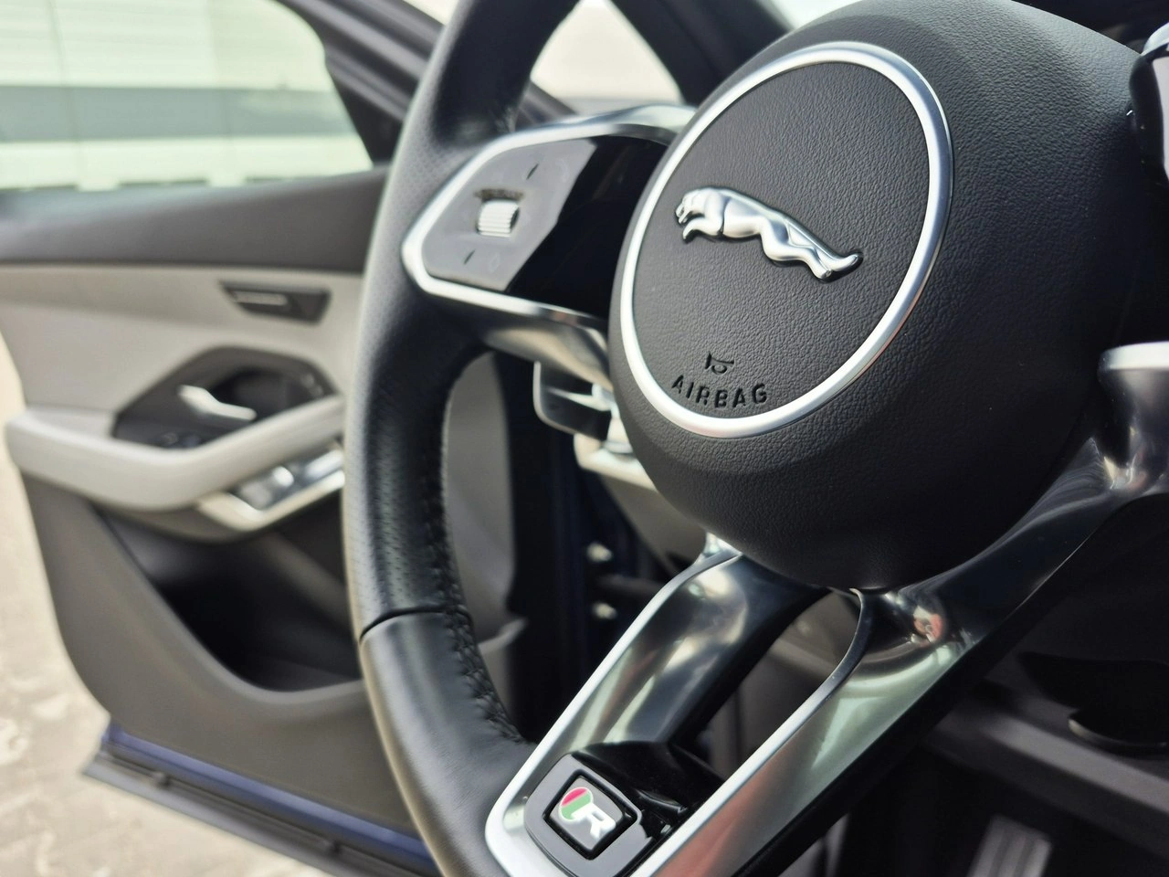 Jaguar E-Pace - Zdjęcie 31