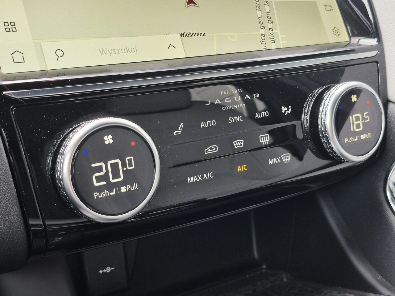 Jaguar E-Pace - Zdjęcie 37