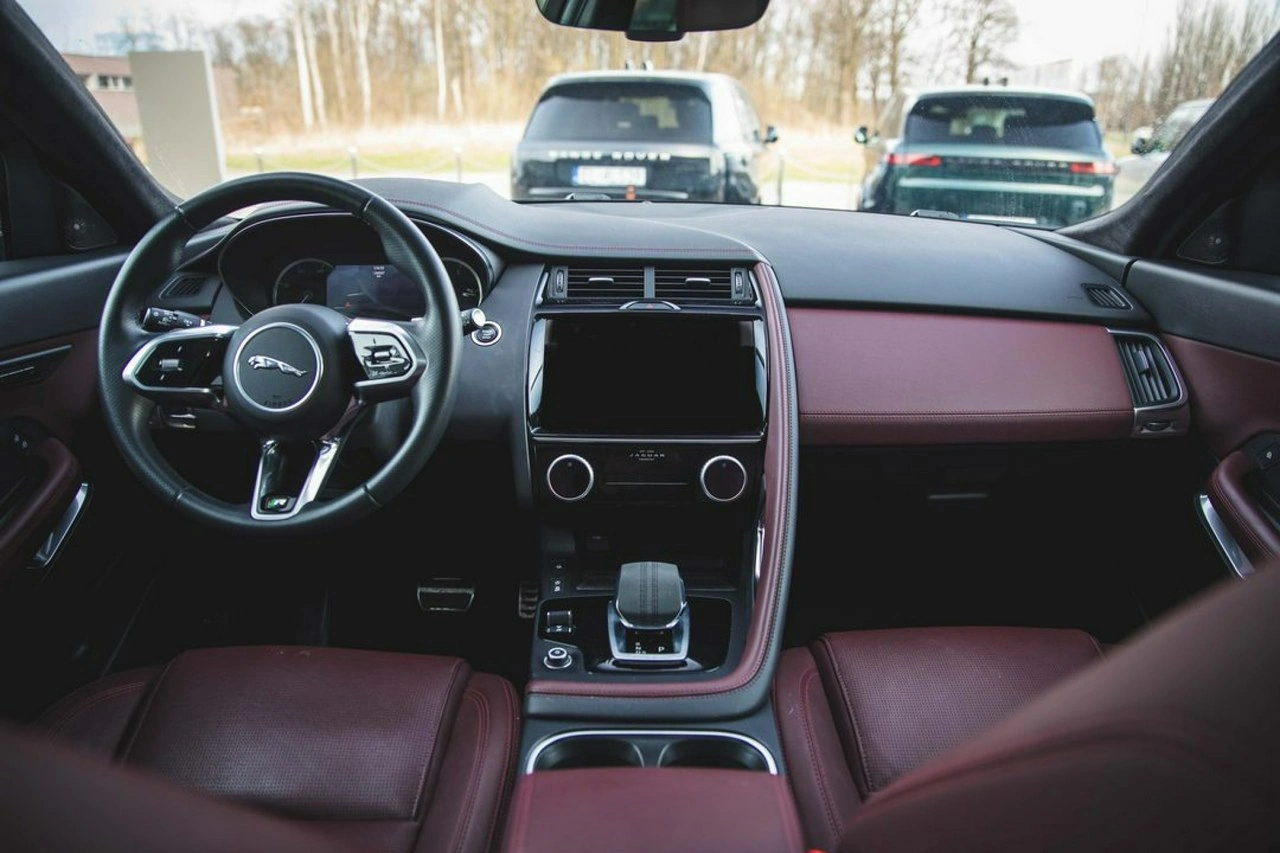 Jaguar E-Pace - Zdjęcie 12