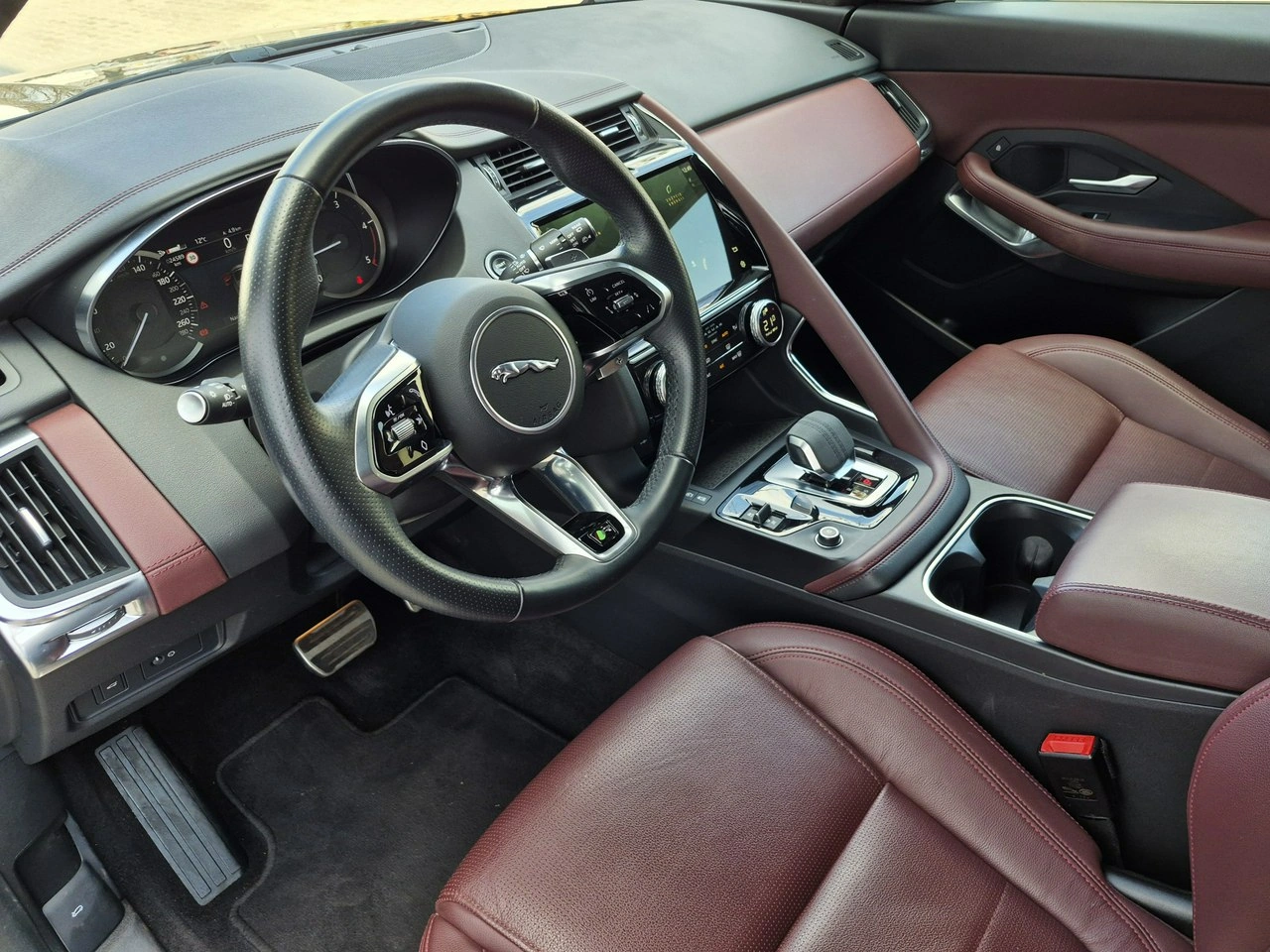Jaguar E-Pace - Zdjęcie 14