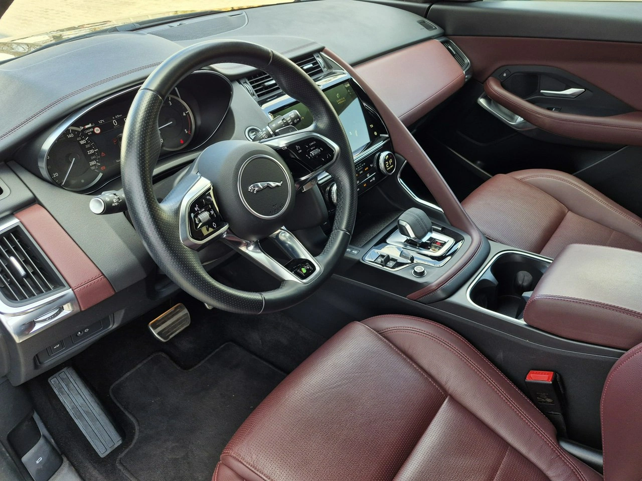 Jaguar E-Pace - Zdjęcie 14