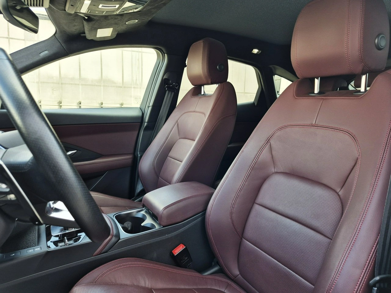 Jaguar E-Pace - Zdjęcie 15