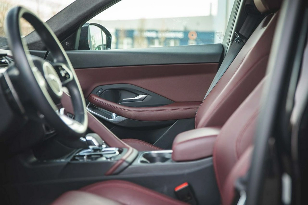 Jaguar E-Pace - Zdjęcie 14