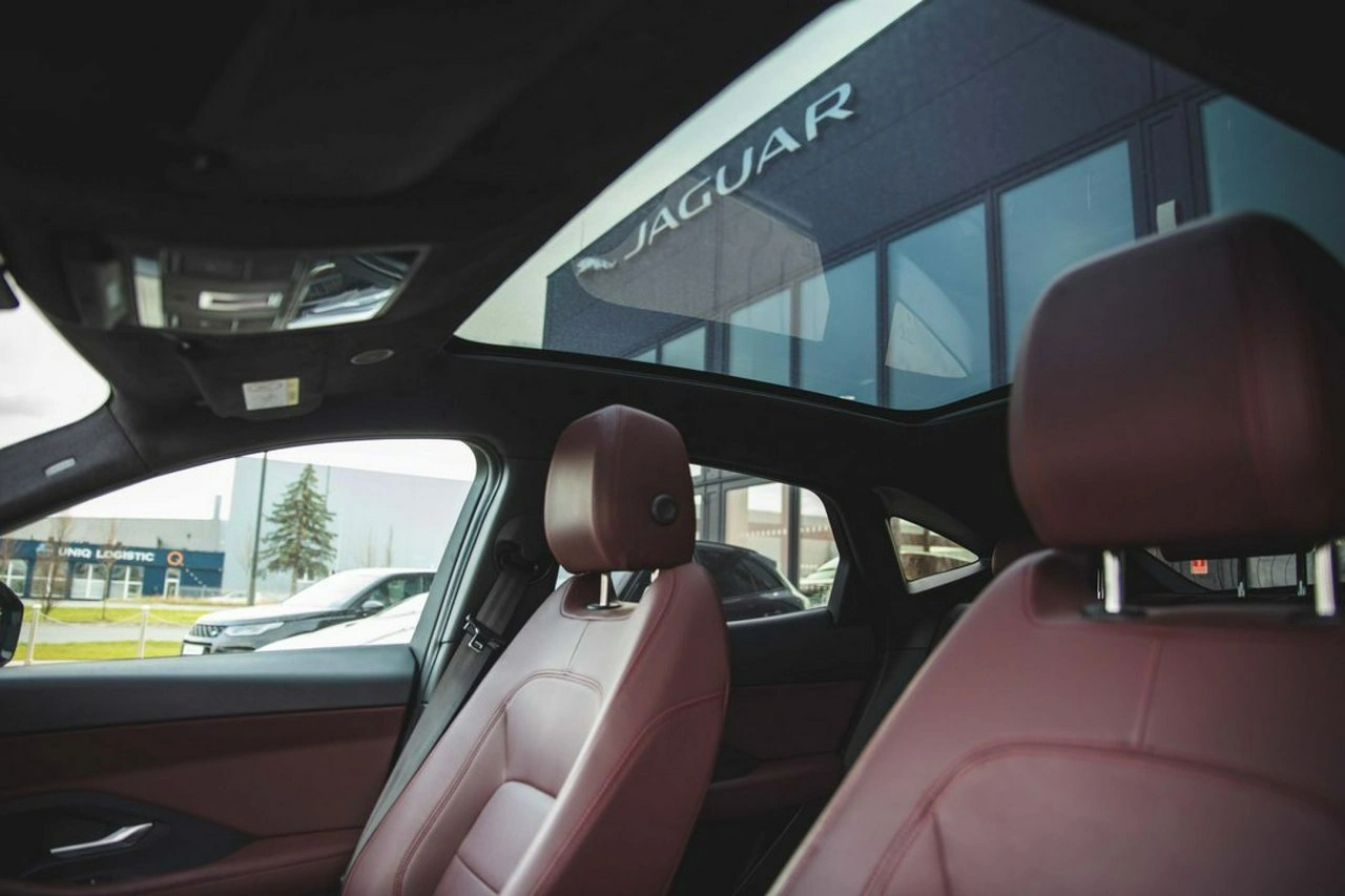Jaguar E-Pace - Zdjęcie 15