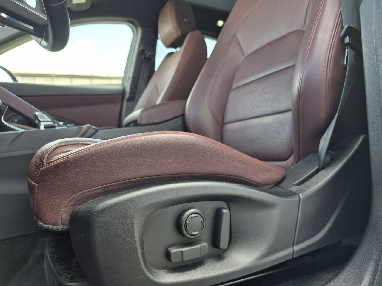 Jaguar E-Pace - Zdjęcie 16