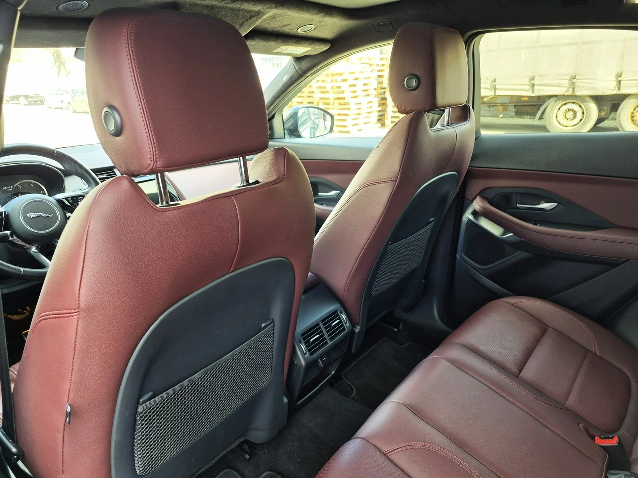 Jaguar E-Pace - Zdjęcie 18