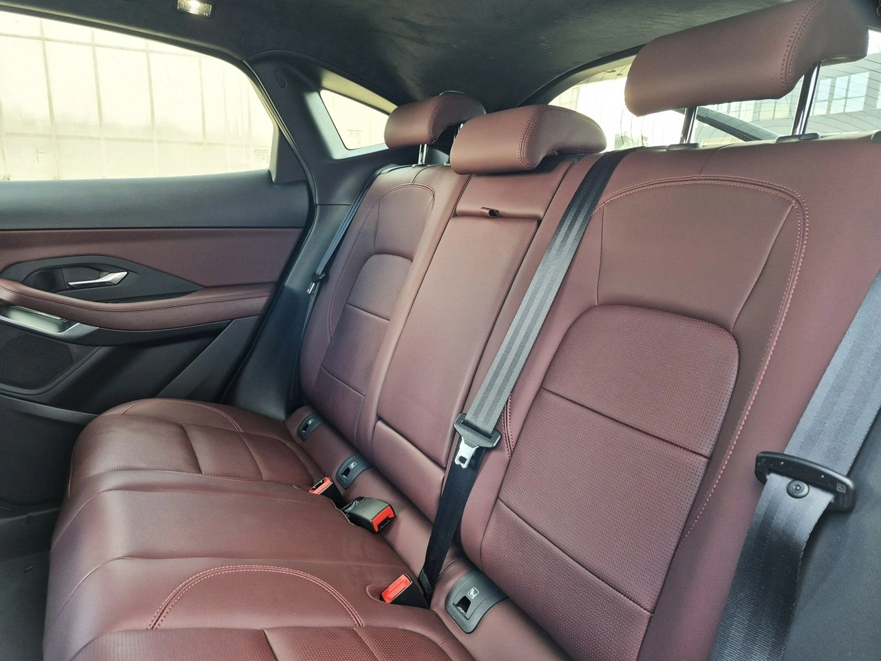 Jaguar E-Pace - Zdjęcie 19