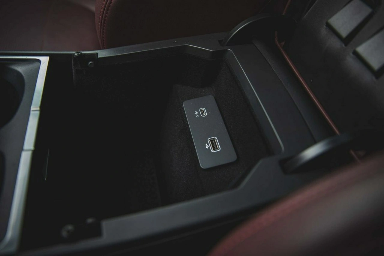 Jaguar E-Pace - Zdjęcie 18