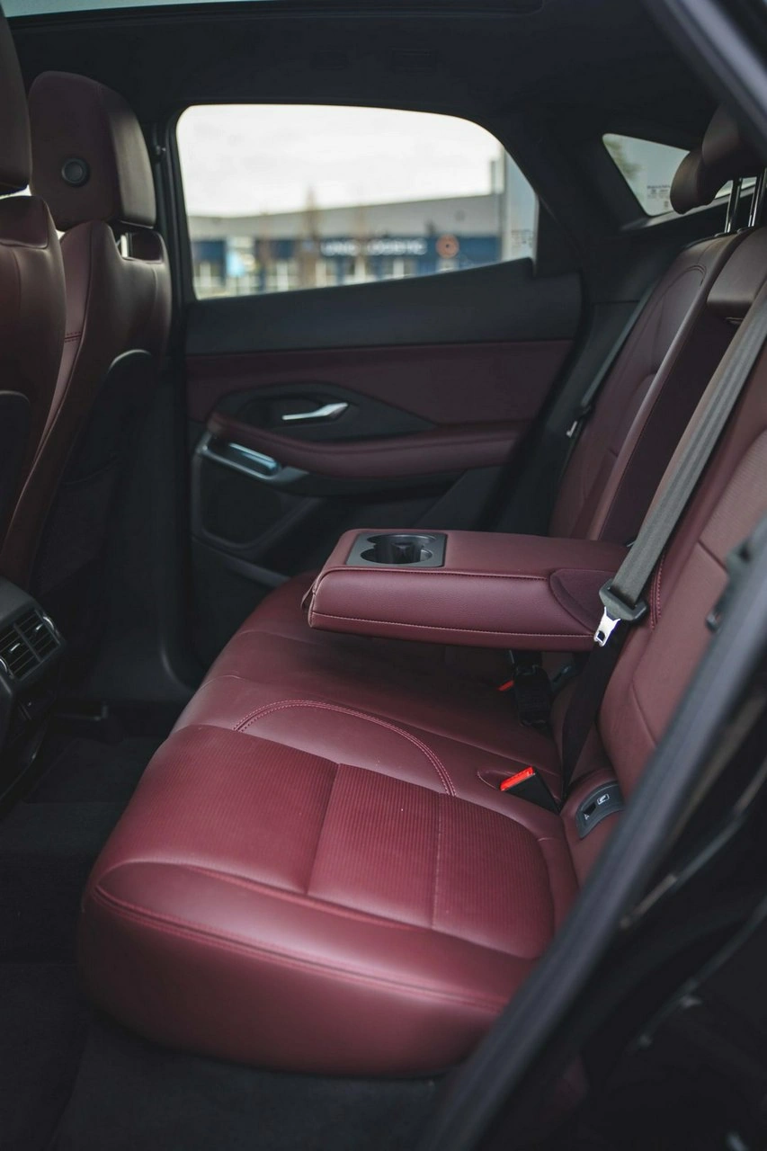 Jaguar E-Pace - Zdjęcie 19