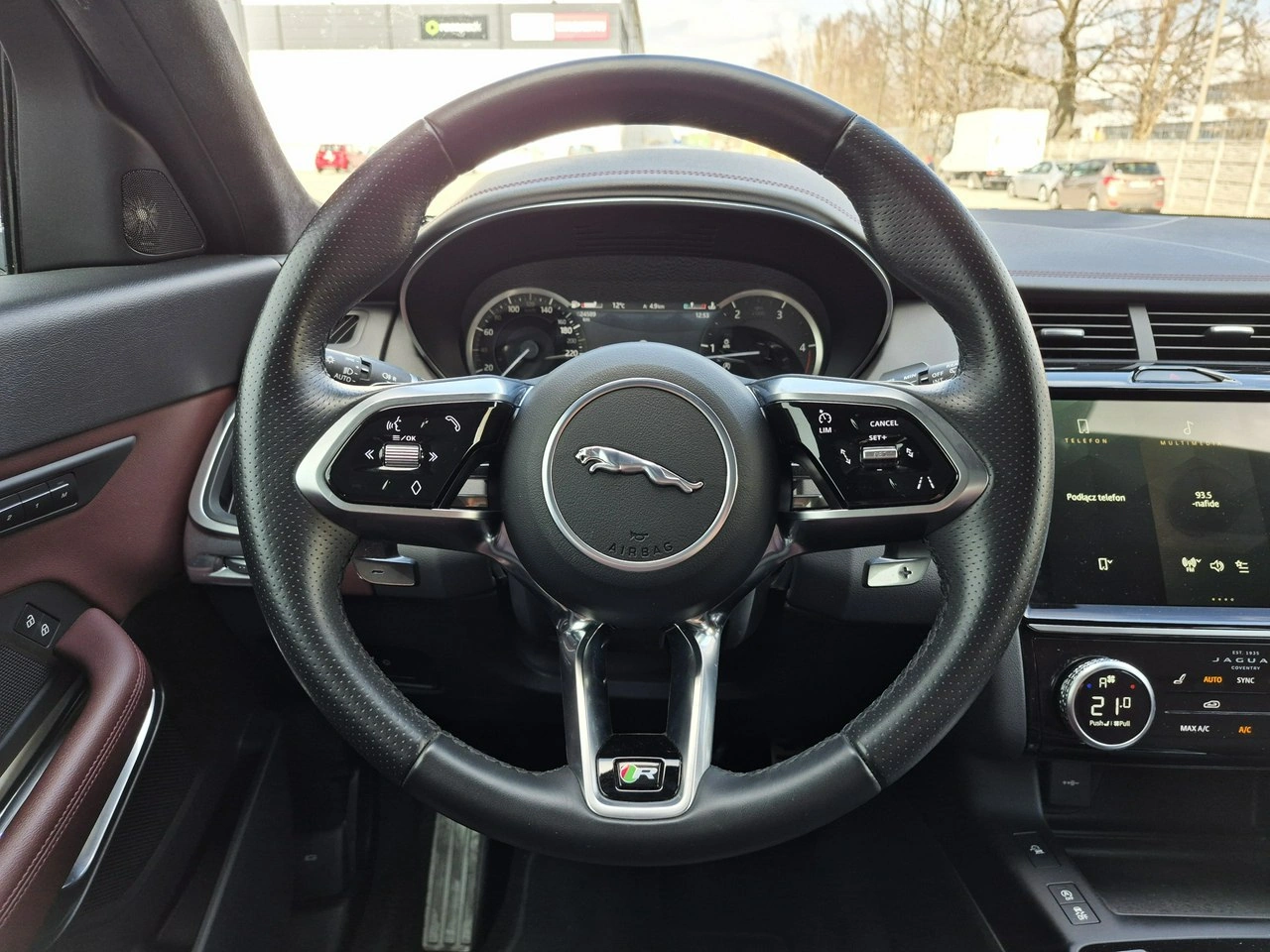 Jaguar E-Pace - Zdjęcie 24