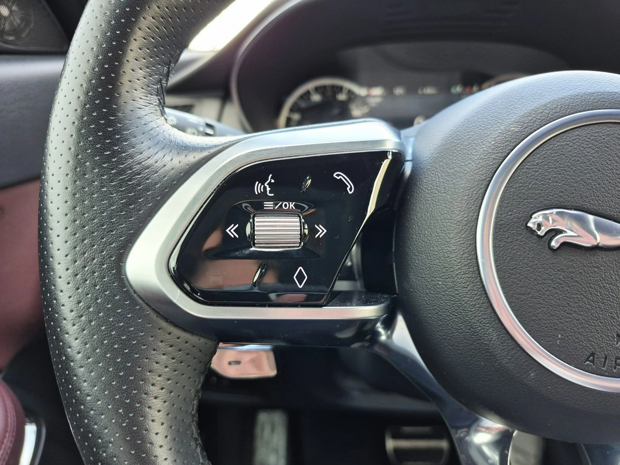 Jaguar E-Pace - Zdjęcie 27