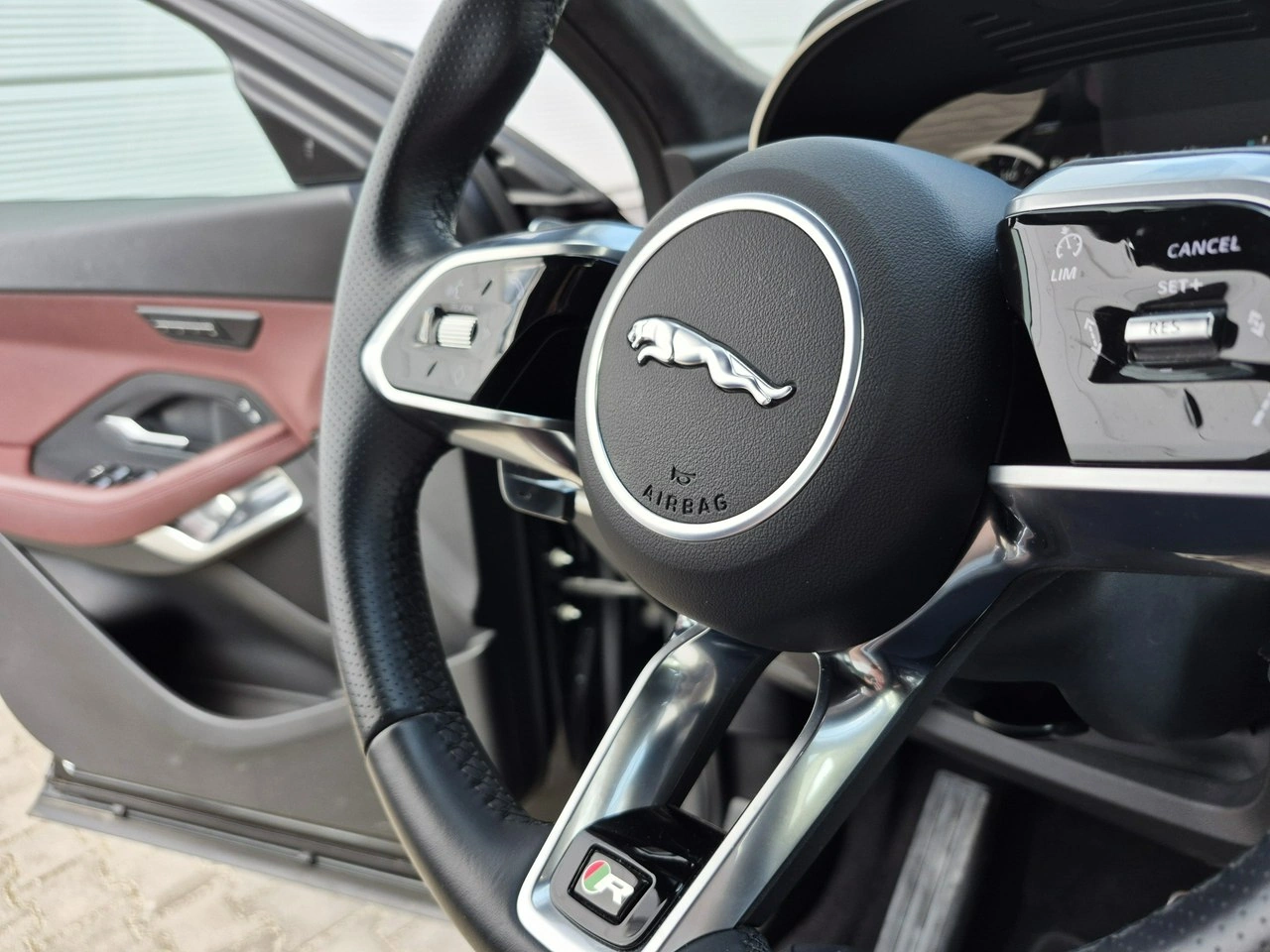 Jaguar E-Pace - Zdjęcie 29