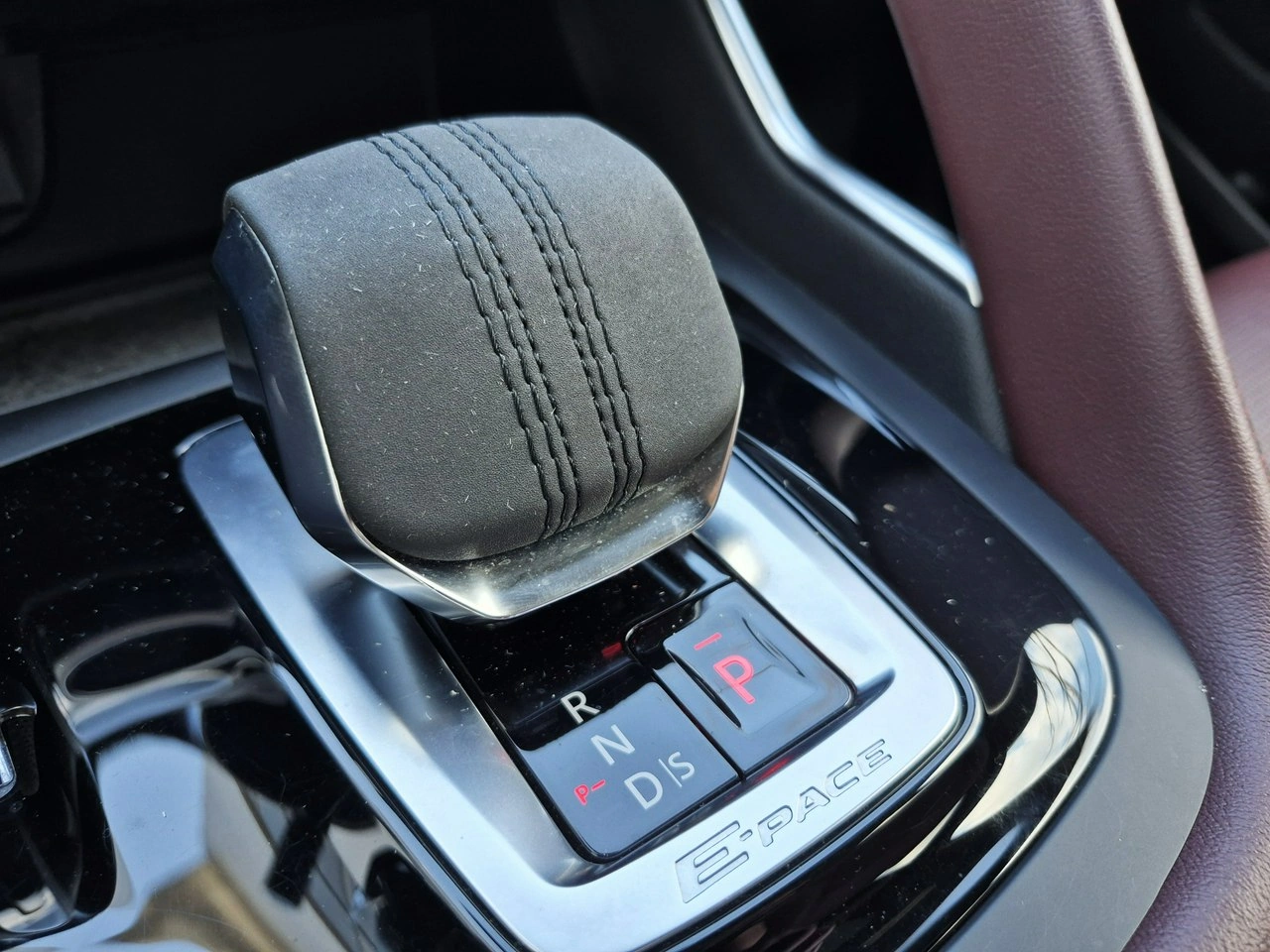 Jaguar E-Pace - Zdjęcie 32