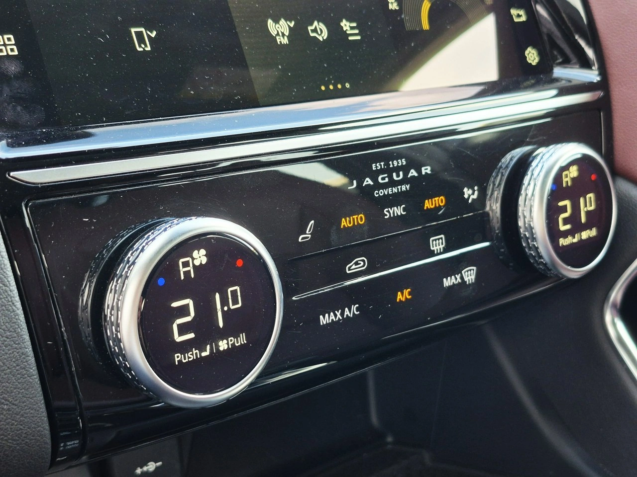 Jaguar E-Pace - Zdjęcie 35