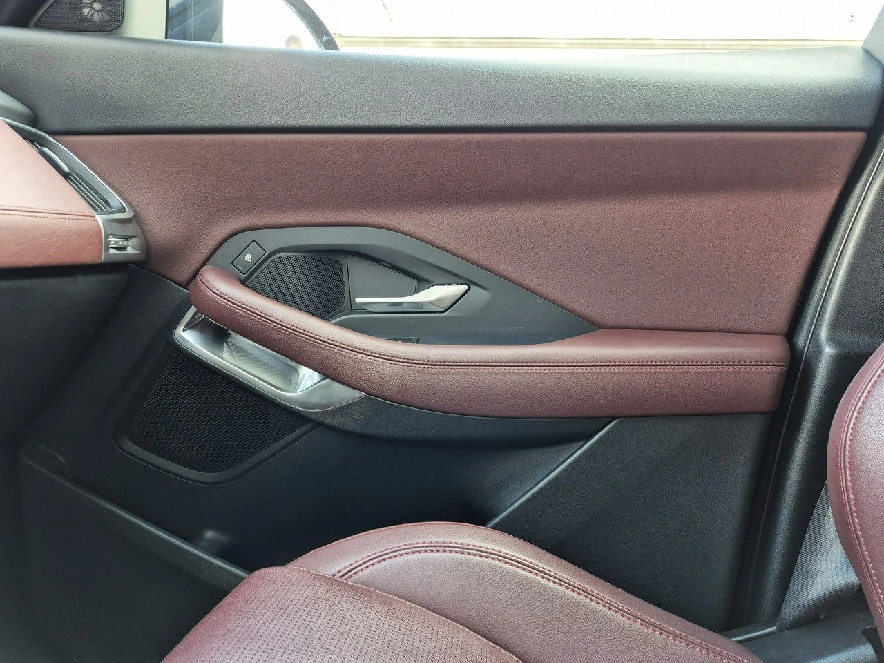 Jaguar E-Pace - Zdjęcie 39