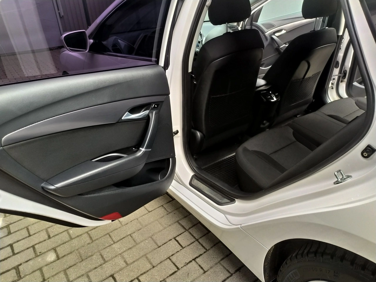 Hyundai i40 - Zdjęcie 25
