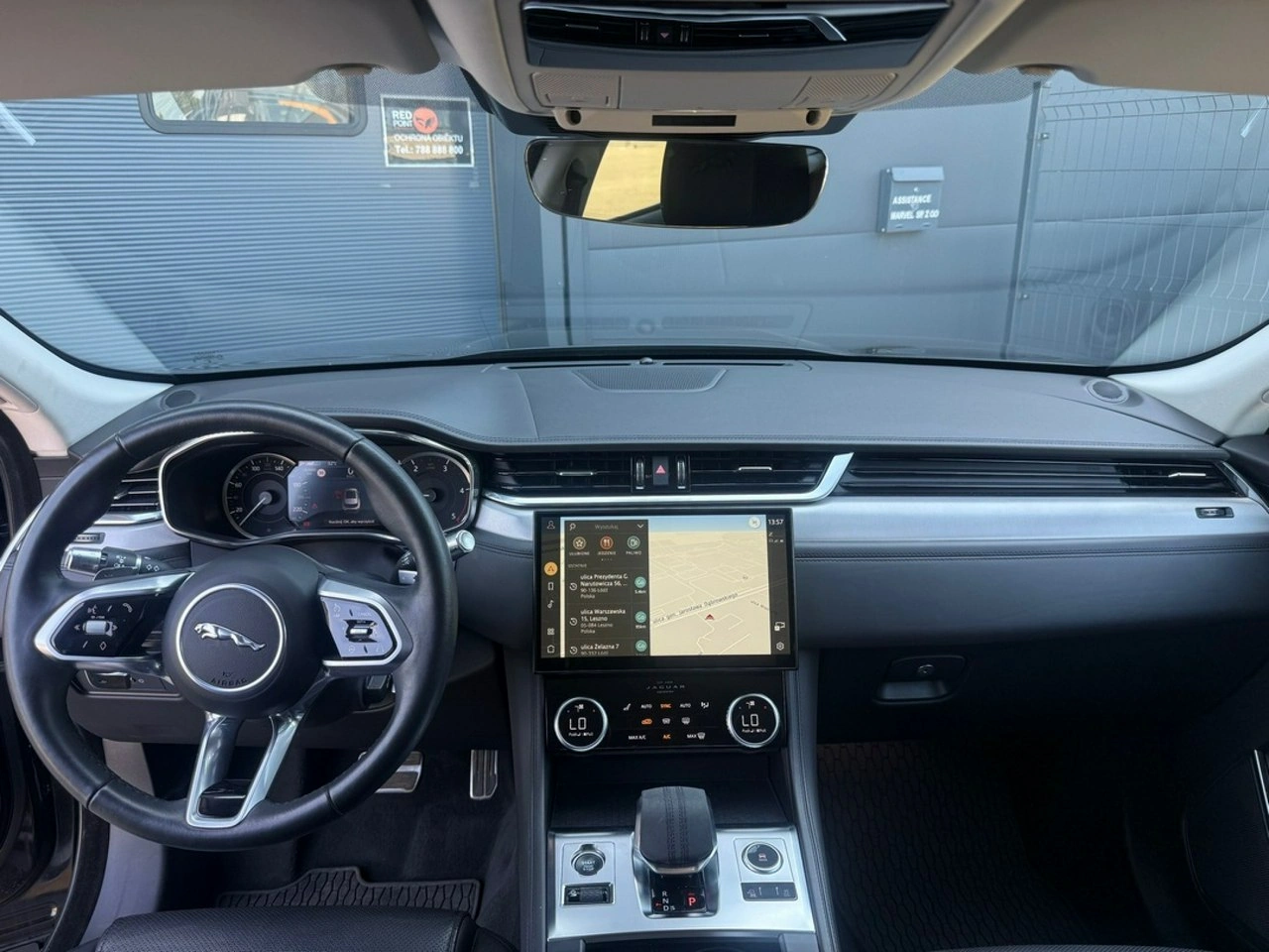 Jaguar F-Pace - Zdjęcie 17