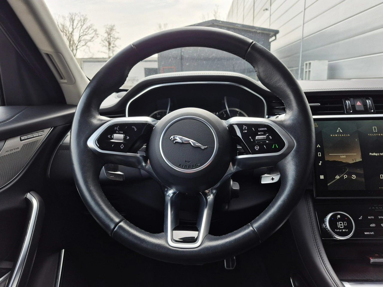 Jaguar F-Pace - Zdjęcie 27