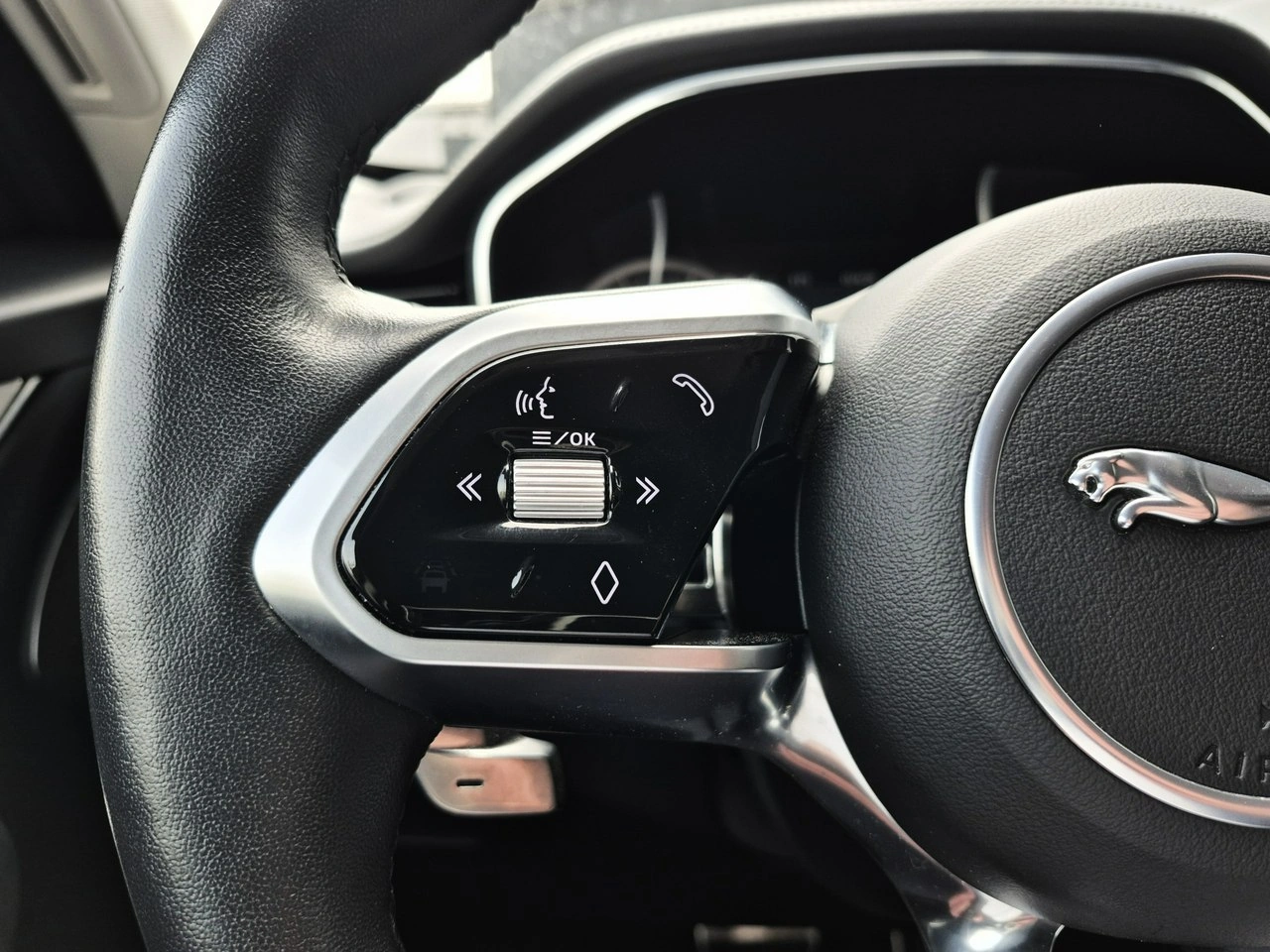 Jaguar F-Pace - Zdjęcie 30