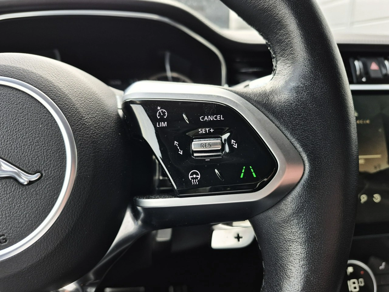 Jaguar F-Pace - Zdjęcie 31