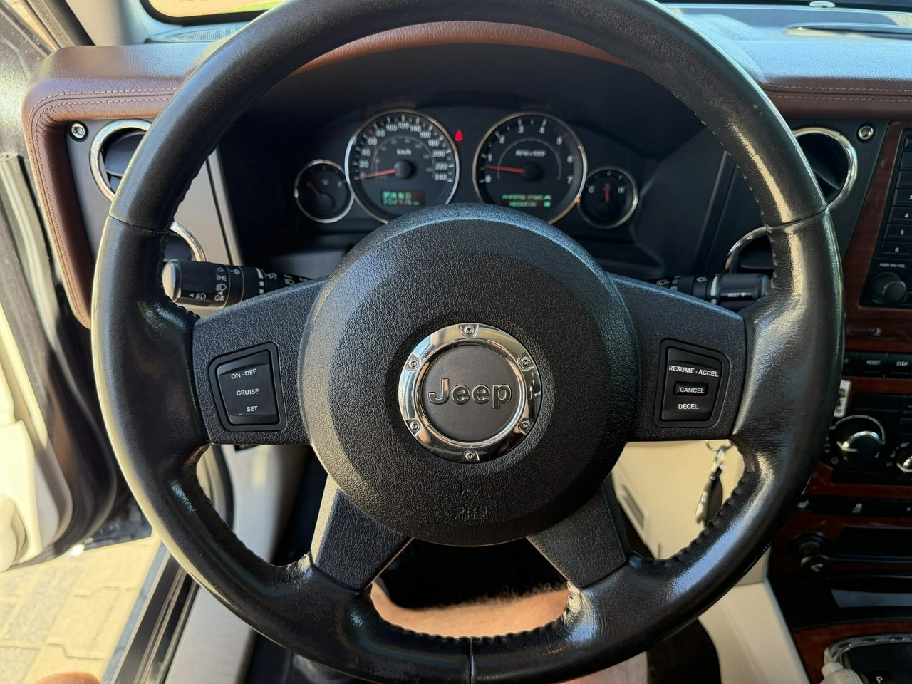 Jeep Commander - Zdjęcie 14