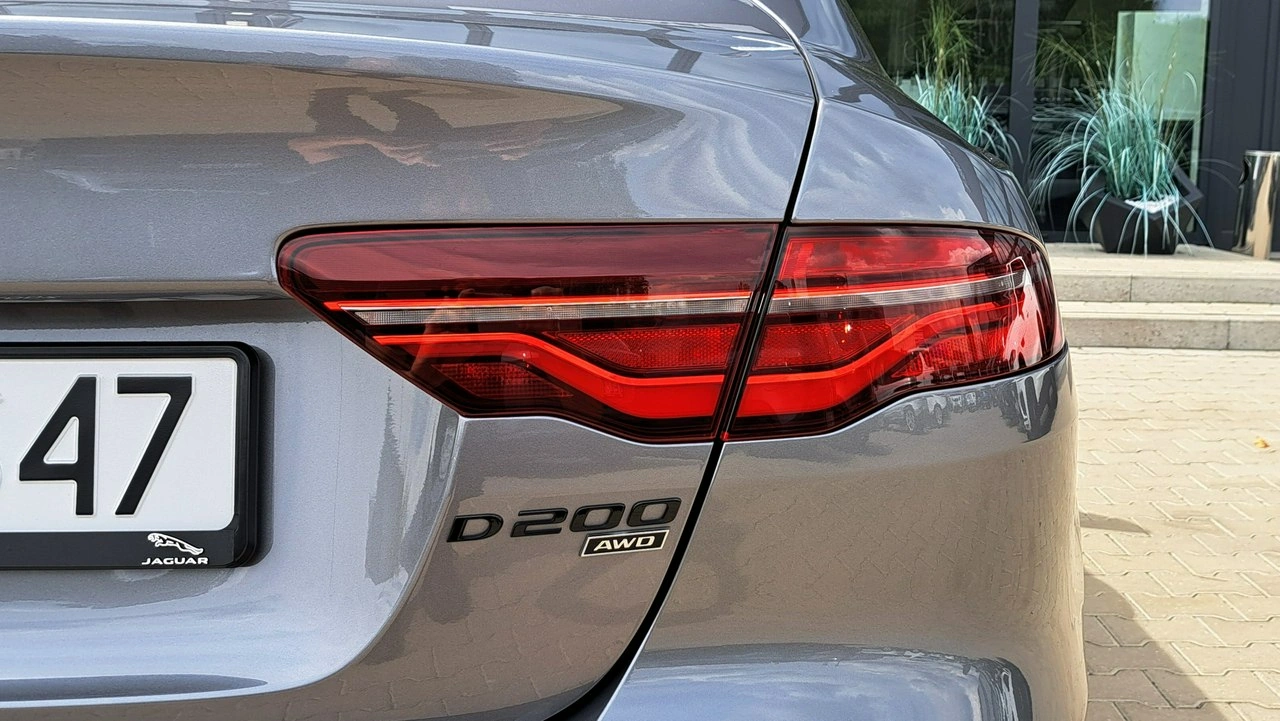 Jaguar XE - Zdjęcie 9