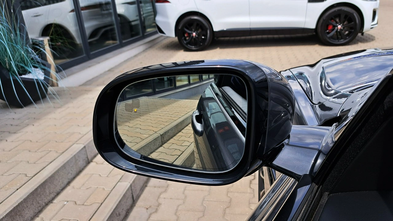 Jaguar XE - Zdjęcie 14