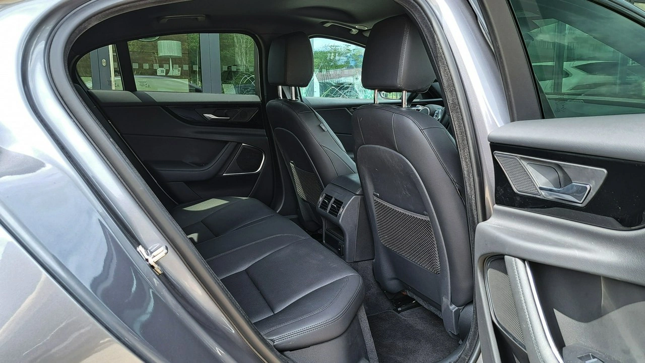 Jaguar XE - Zdjęcie 21