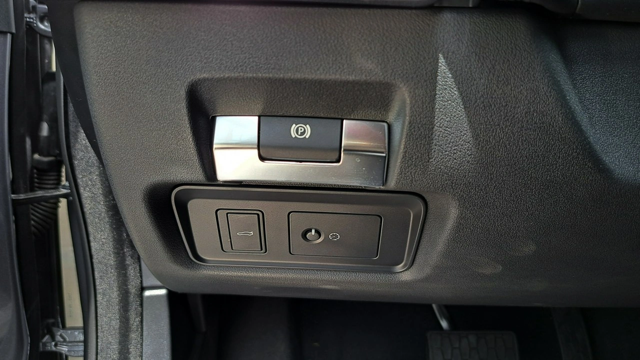 Jaguar XE - Zdjęcie 22