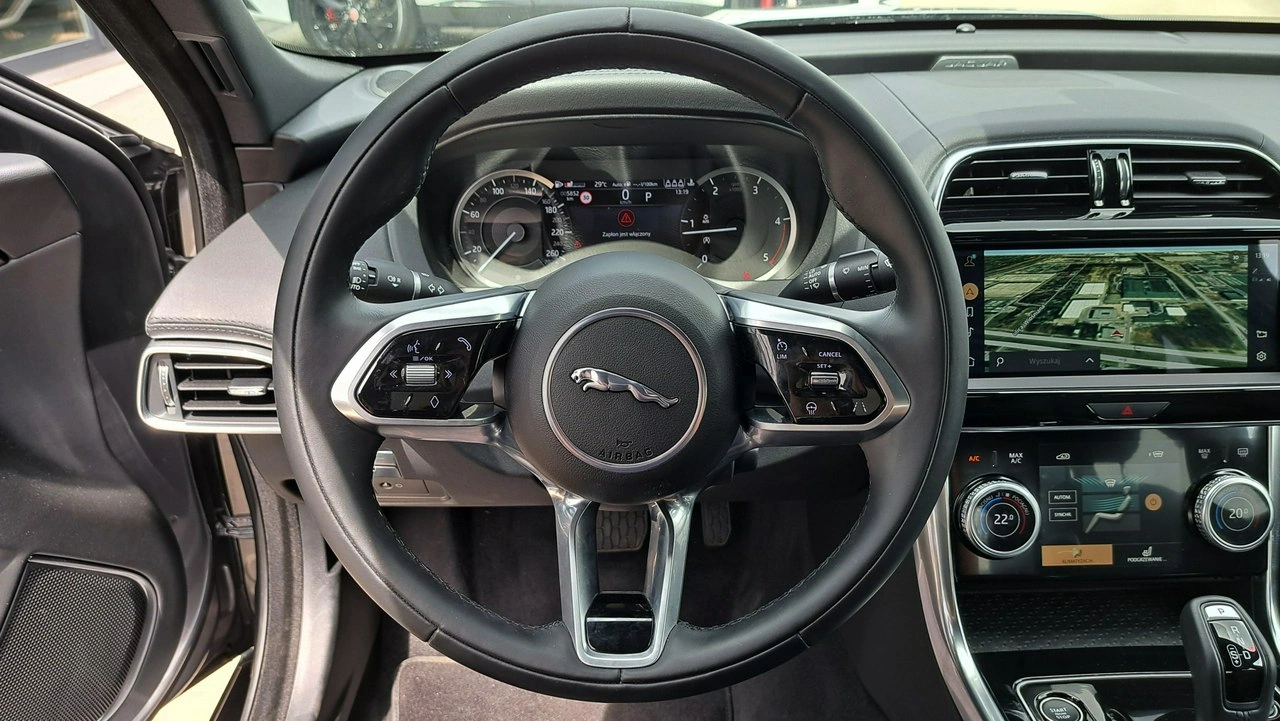 Jaguar XE - Zdjęcie 23