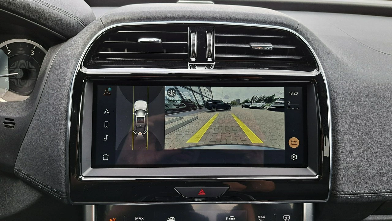 Jaguar XE - Zdjęcie 30