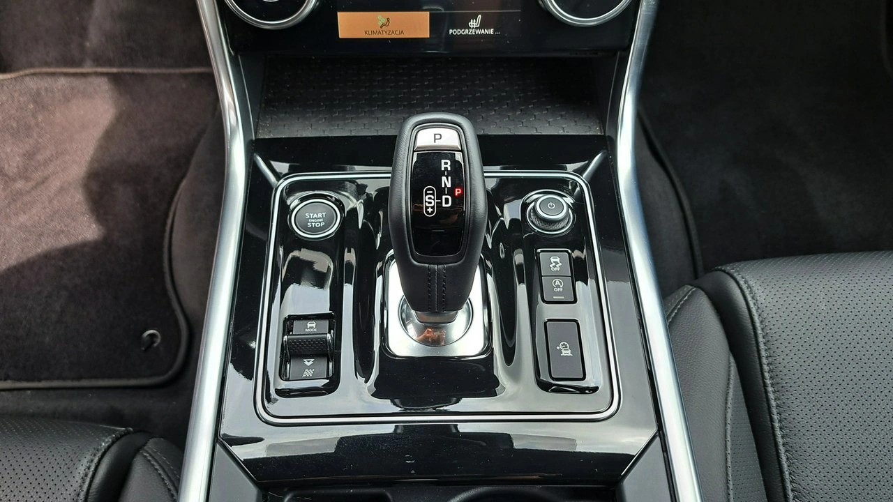 Jaguar XE - Zdjęcie 32