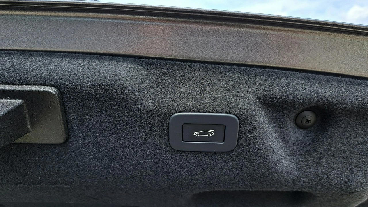 Jaguar XE - Zdjęcie 37