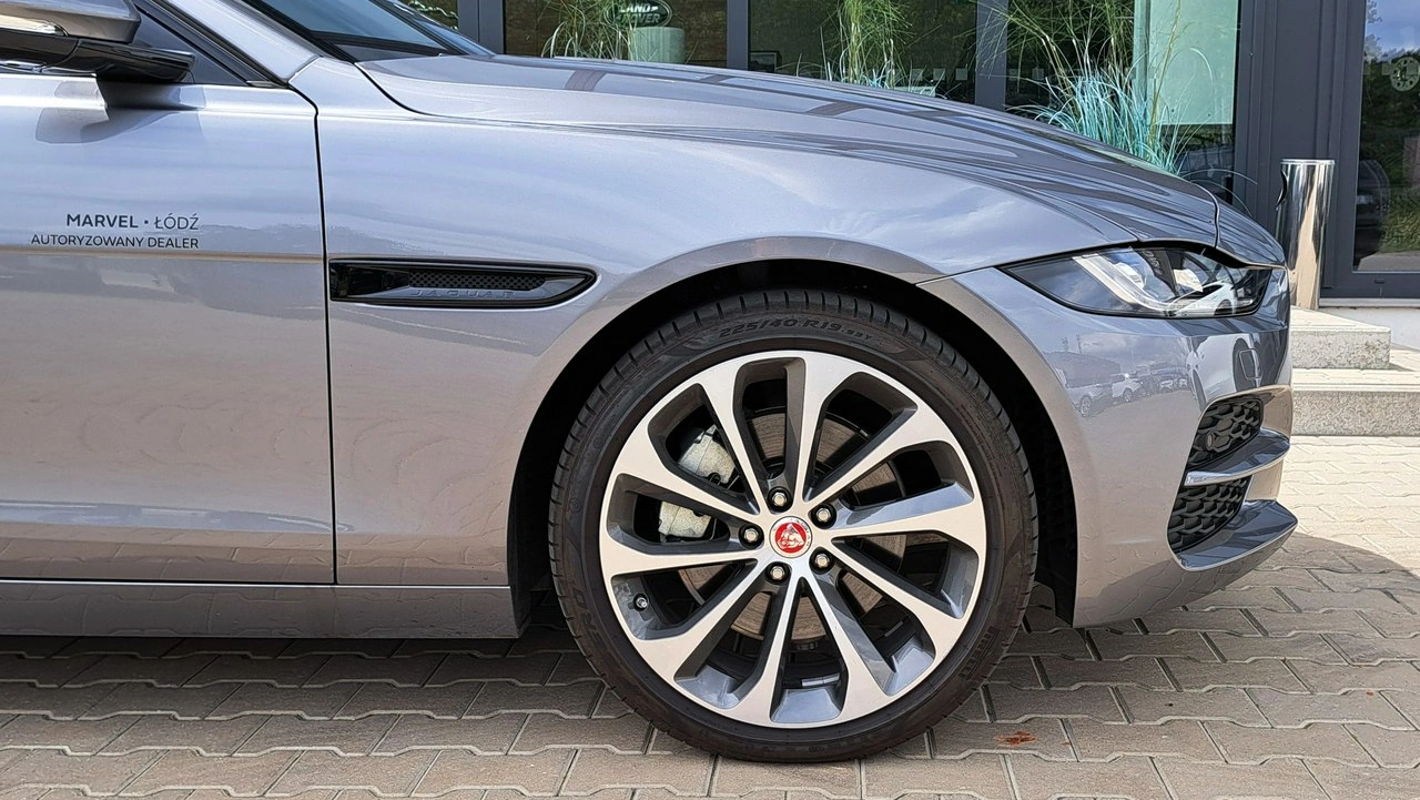 Jaguar XE - Zdjęcie 8