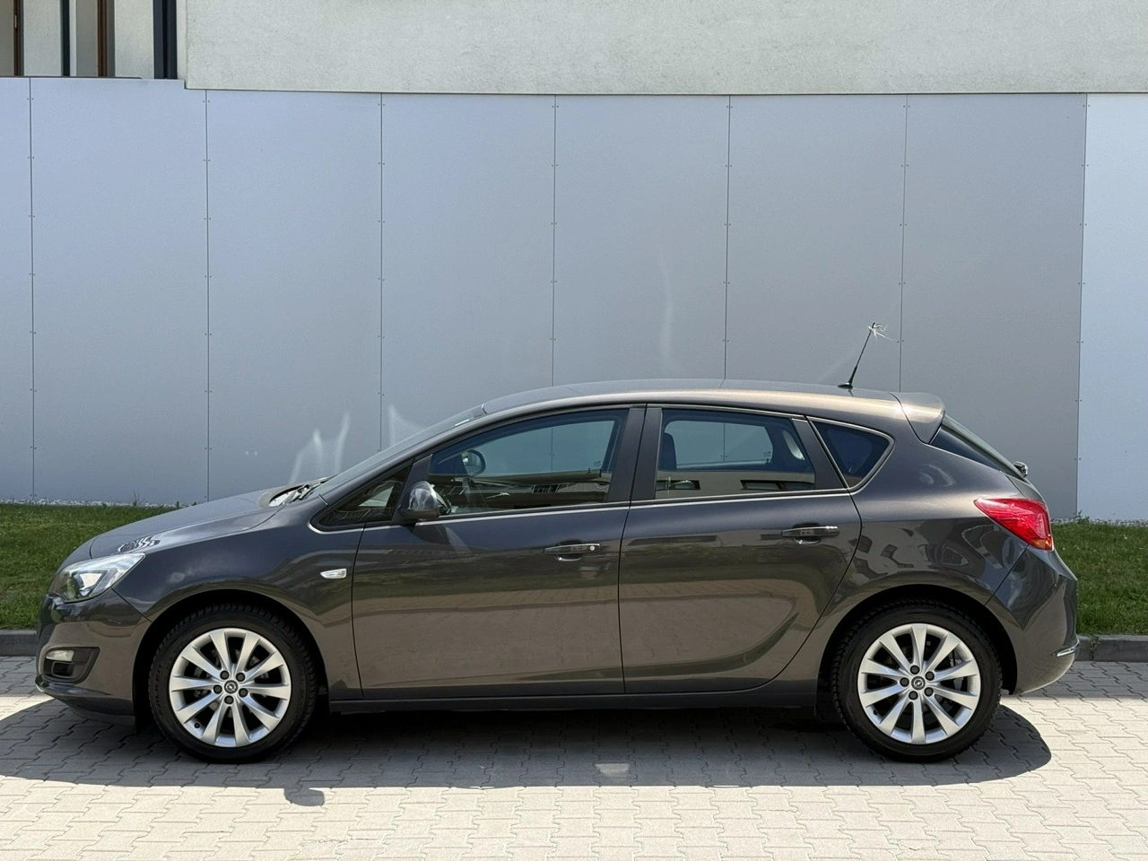 Opel Astra - Zdjęcie 9