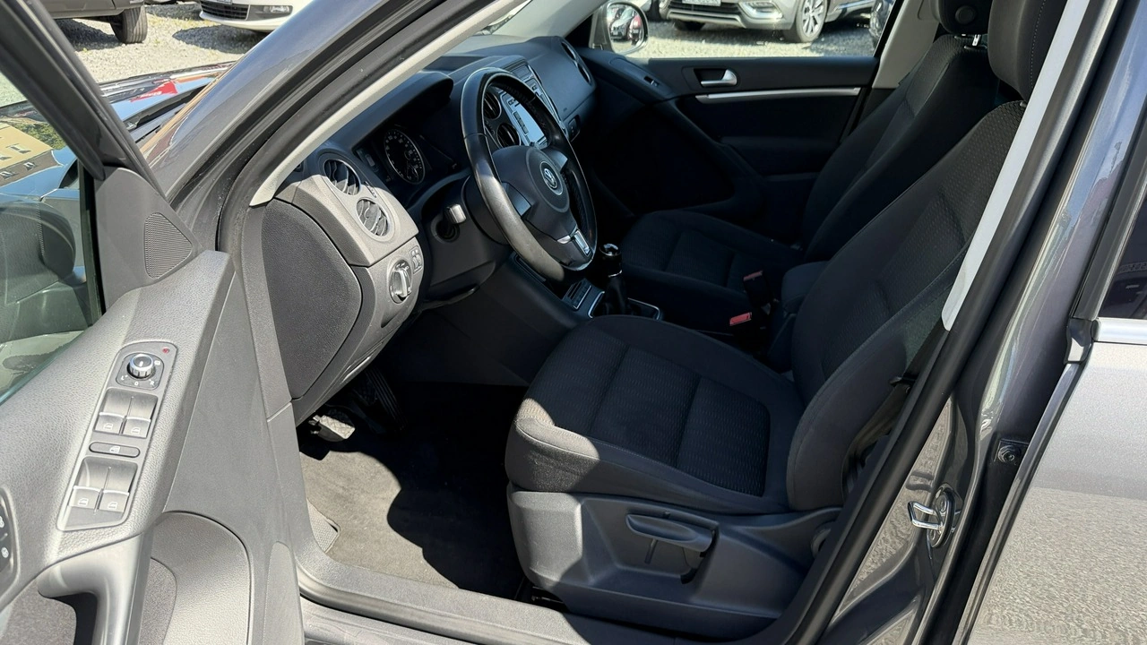 Volkswagen Tiguan - Zdjęcie 25