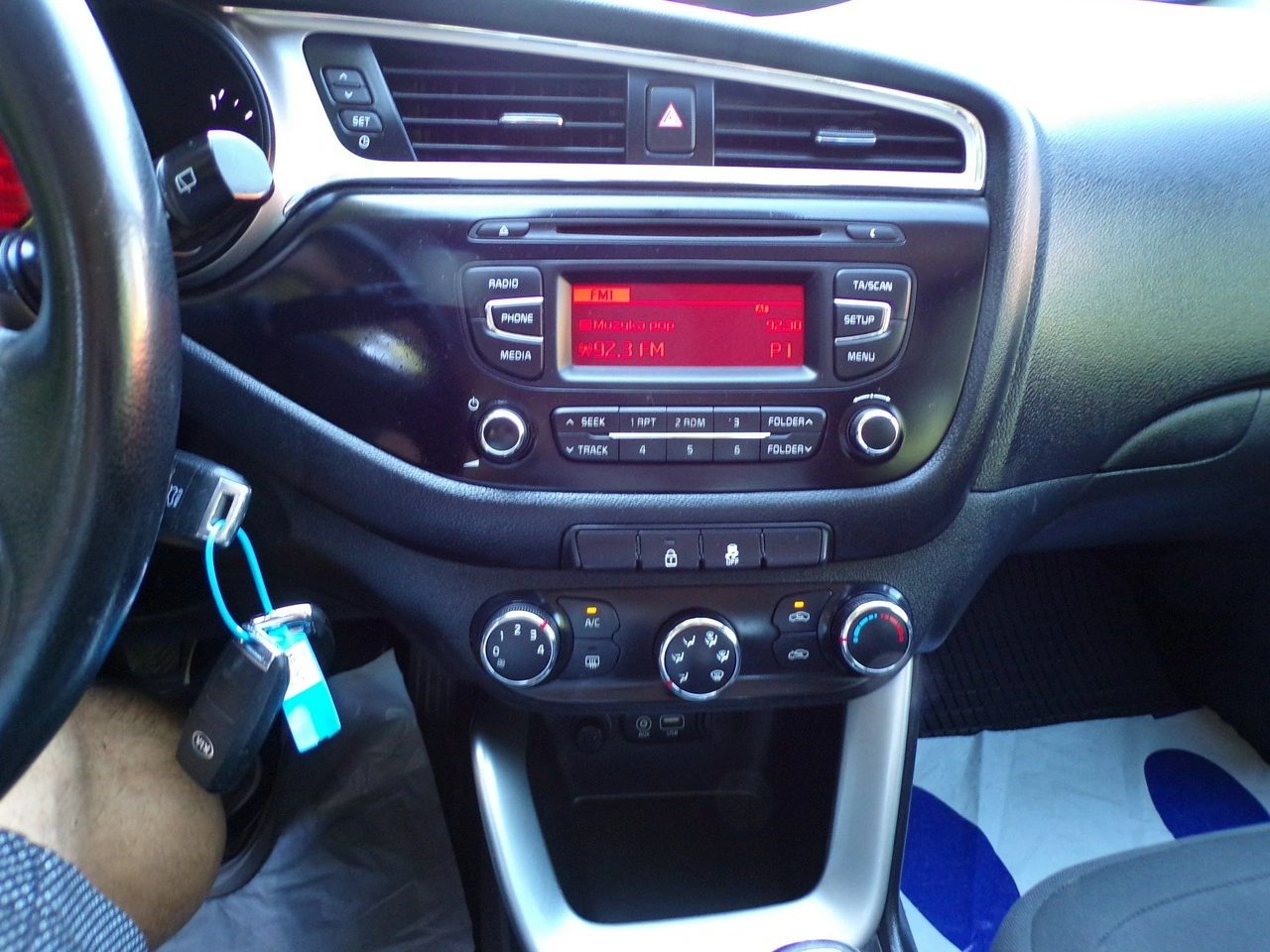 Kia Ceed - Zdjęcie 19