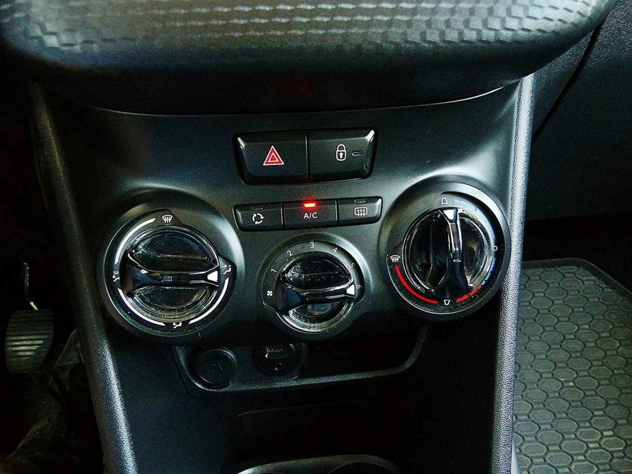 Peugeot 2008 - Zdjęcie 32